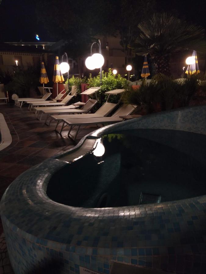 Hotel Prestigio Cesenatico Eksteriør billede