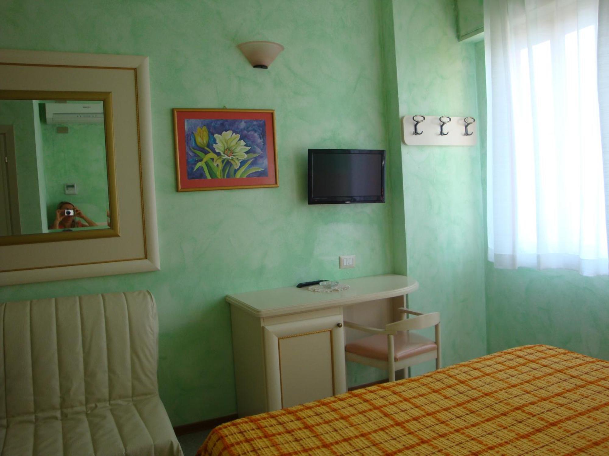Hotel Prestigio Cesenatico Værelse billede