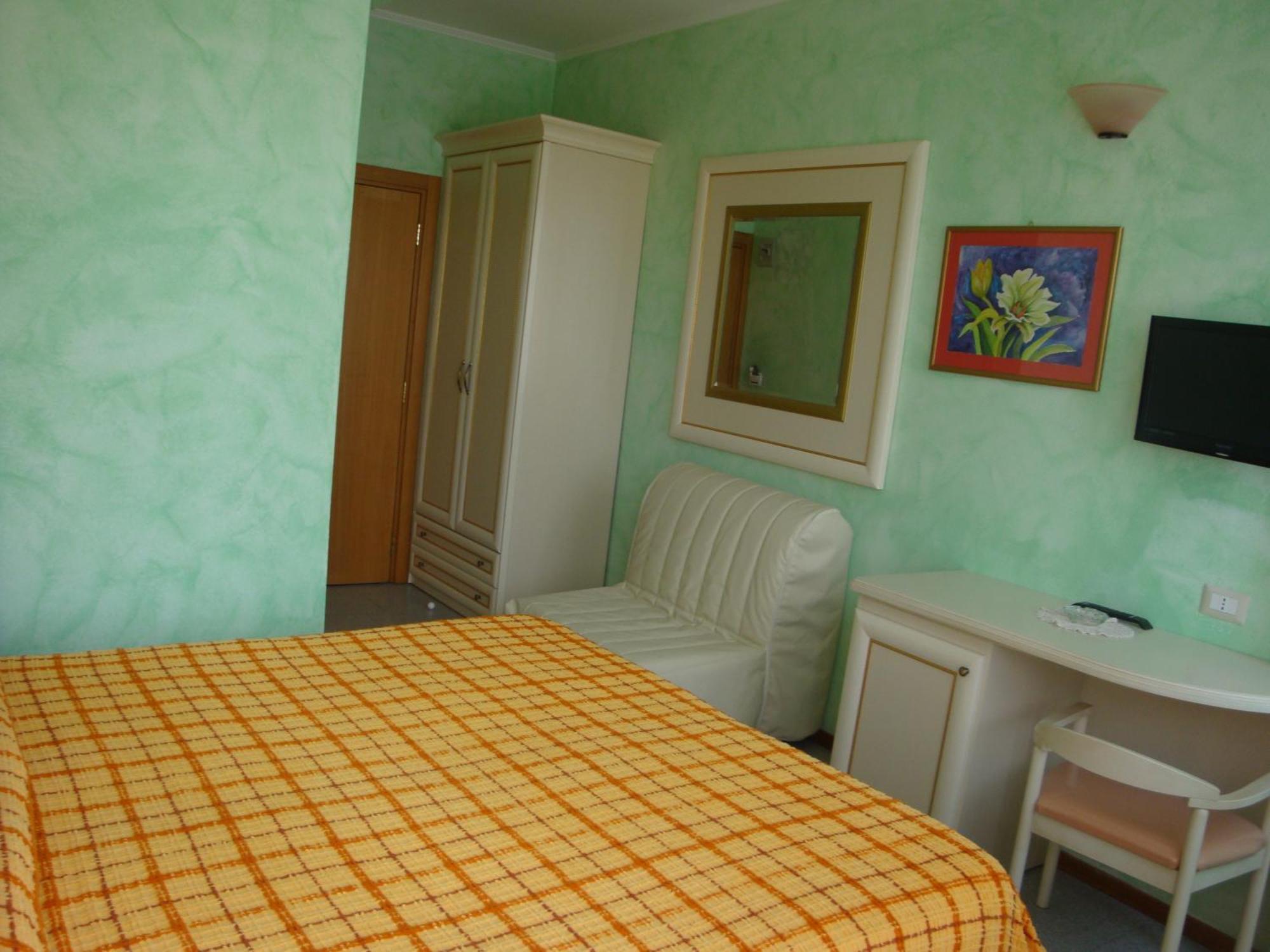 Hotel Prestigio Cesenatico Værelse billede