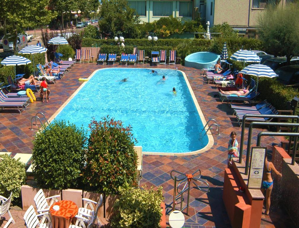Hotel Prestigio Cesenatico Eksteriør billede