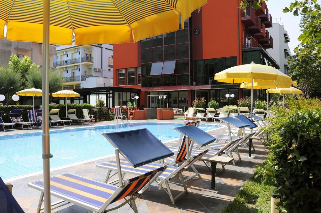 Hotel Prestigio Cesenatico Eksteriør billede