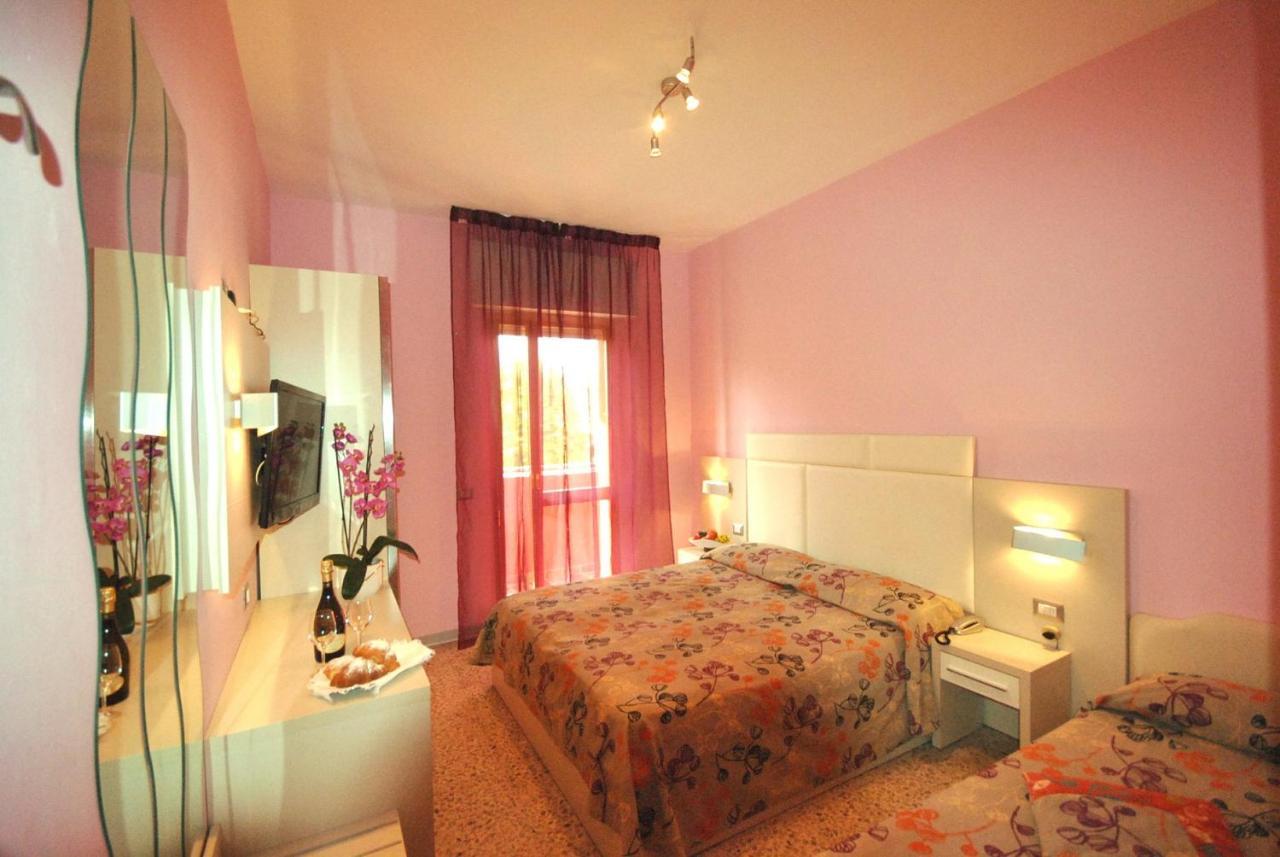 Hotel Prestigio Cesenatico Eksteriør billede