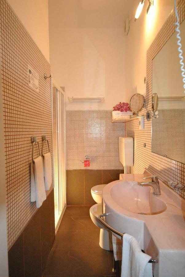 Hotel Prestigio Cesenatico Værelse billede