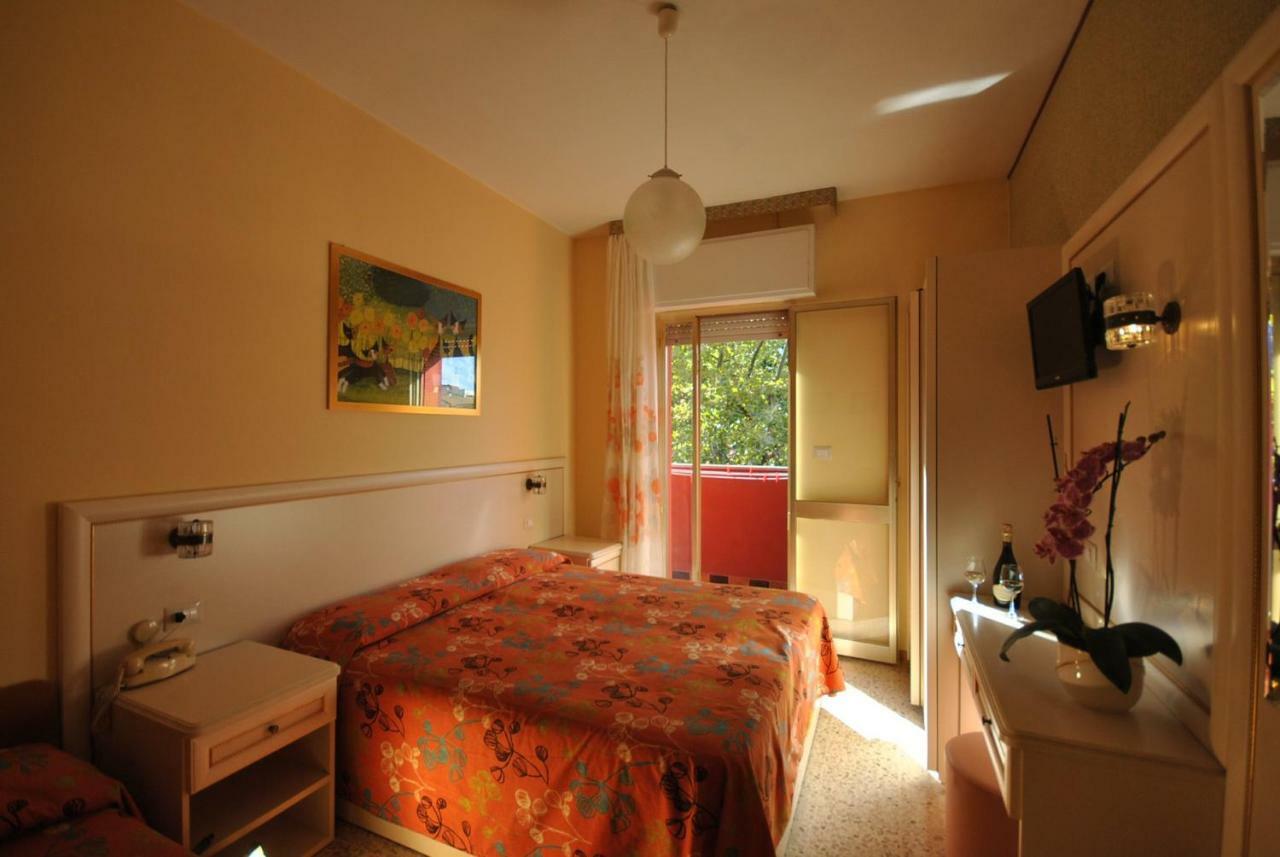 Hotel Prestigio Cesenatico Eksteriør billede