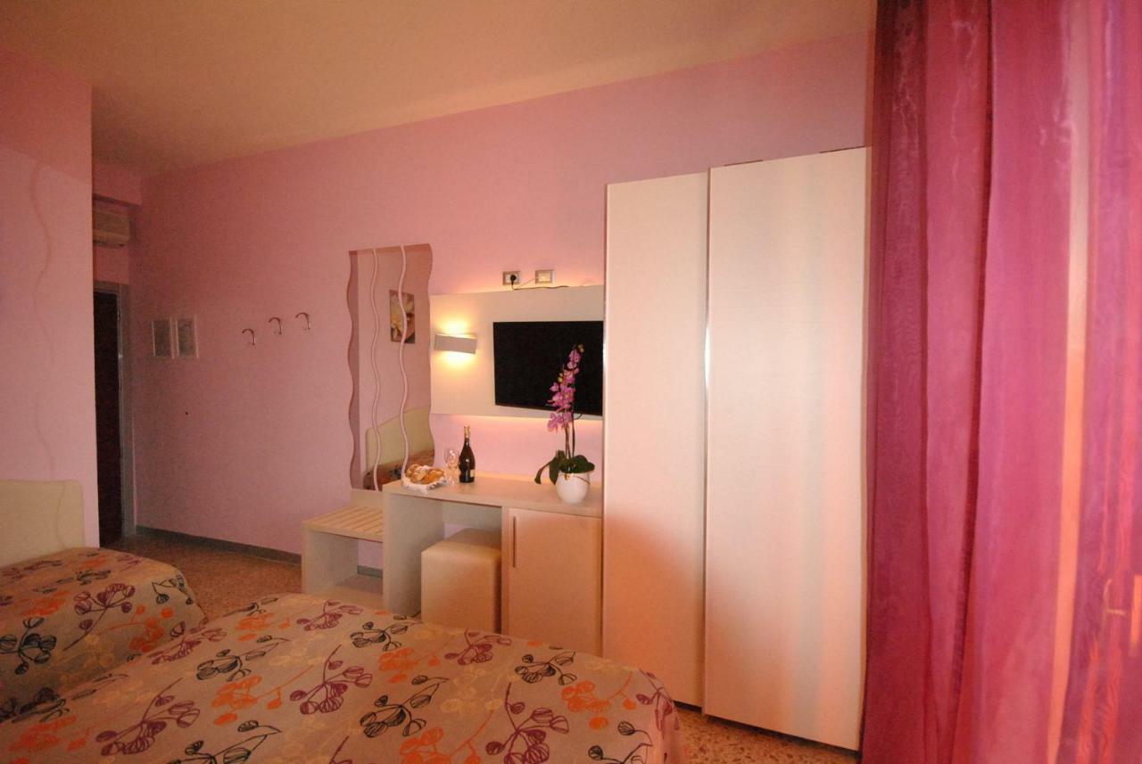 Hotel Prestigio Cesenatico Eksteriør billede