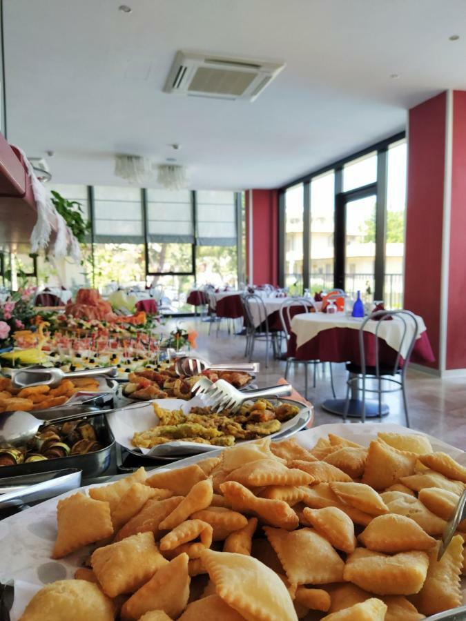 Hotel Prestigio Cesenatico Eksteriør billede